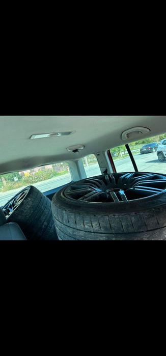 Vând două anvelope Michelin 305/30/19