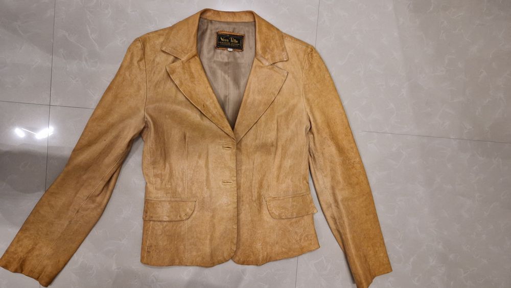Vând sacou piele crem mărimea 42