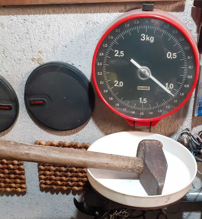 Инструменти - ключове, бургии, триони и длета