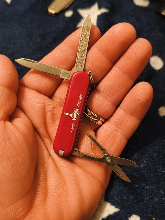 Briceag Victorinox Classic SD – Ediție de Colecție „Villiger Cigars”
D