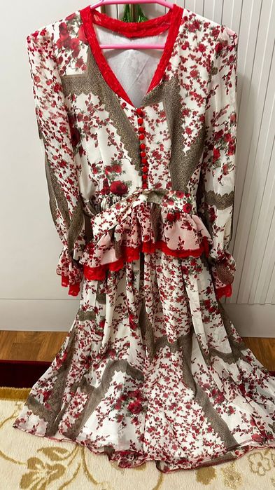 ,киімдер,аяк киімдер сатылады