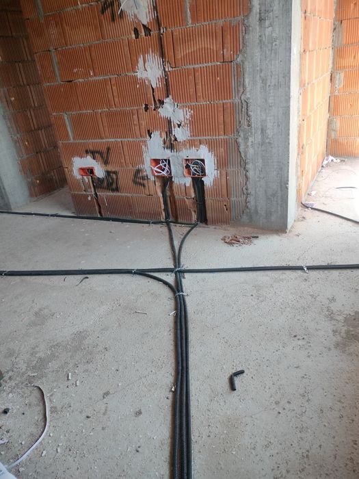 Electrician,execut instalații electrice