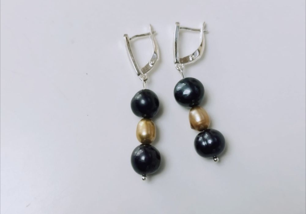 Cercei cu perle de culoare neagra si maro, copii