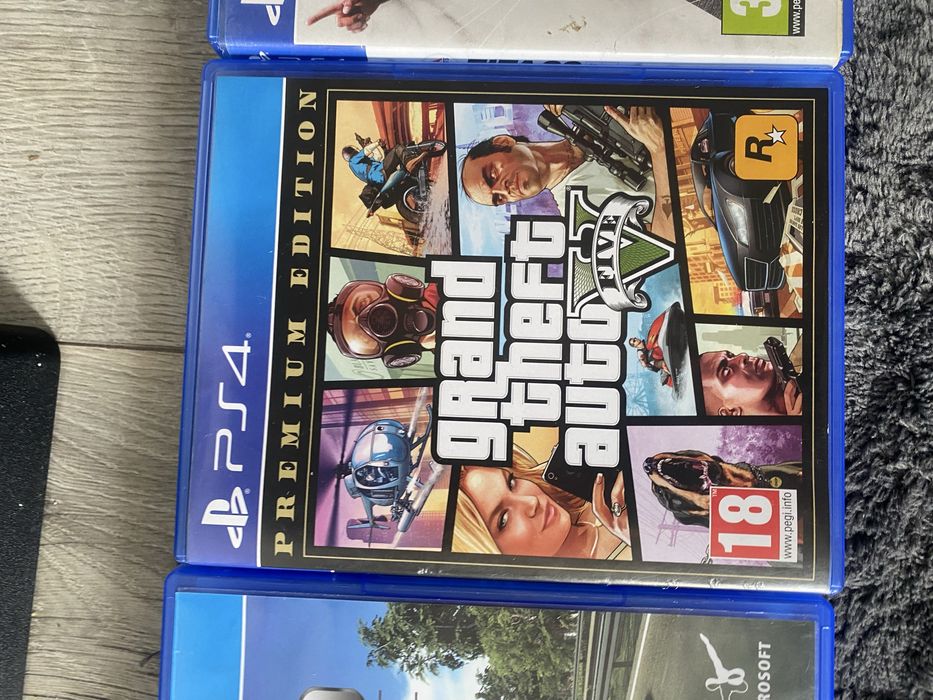 Vand PlayStation 4 + volan de gaming krom + pedale + 5 jocuri
