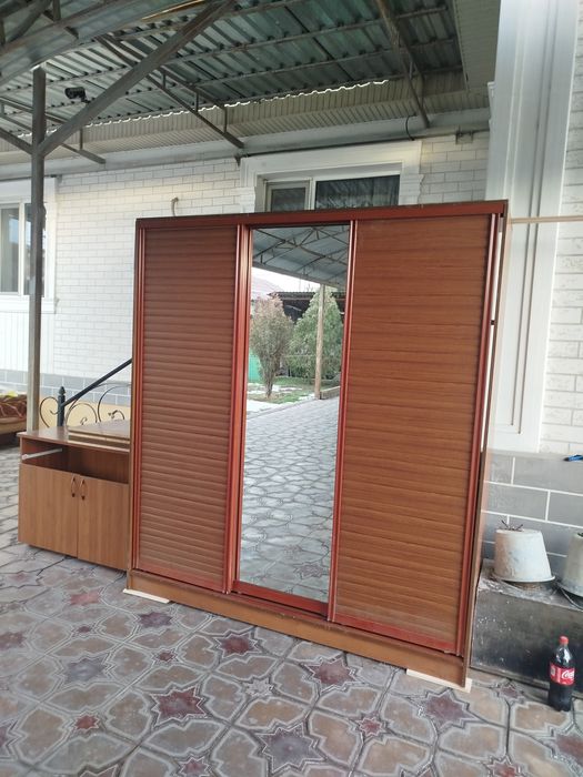 Диван и шифоньер