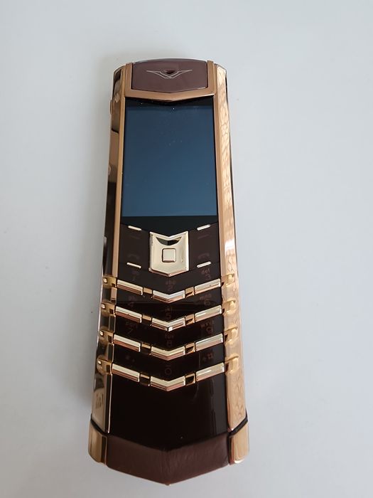 Кнопочный телефон Vertu , б/у. Цена 20.000. Небольшой торг на месте