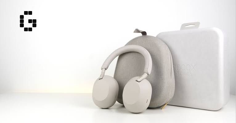 Bose QuietComfort 45 и Sony WH-1000XM5 слушалки