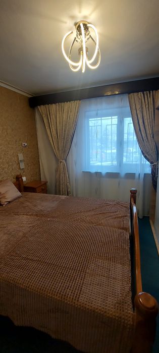 Închiriez apartament 3 camere