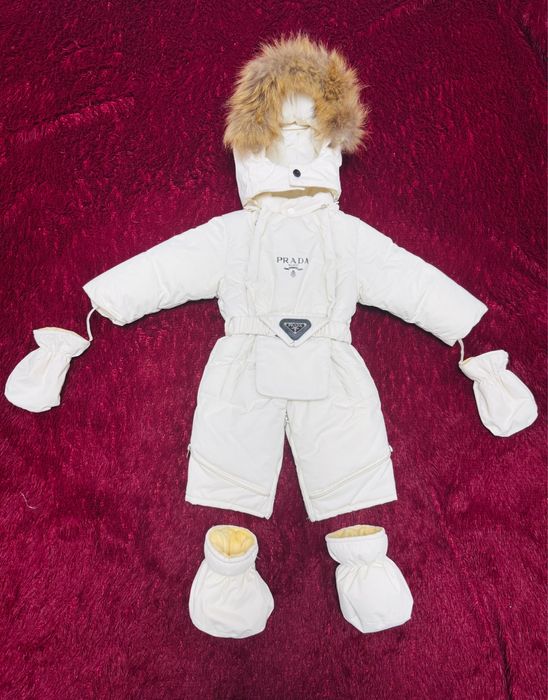 Продам зимний комбинезон Prada