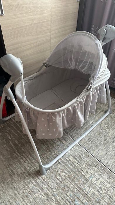 Детская колыбель (кроватка, люлька)