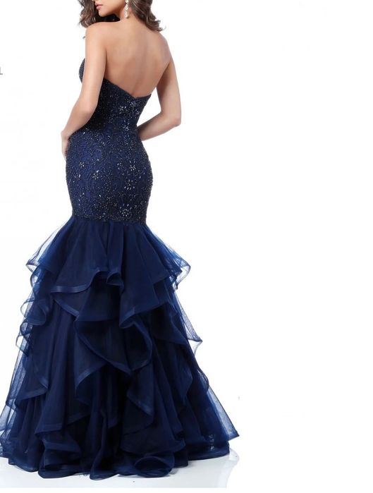 Вечернее длинное платье от Sherry