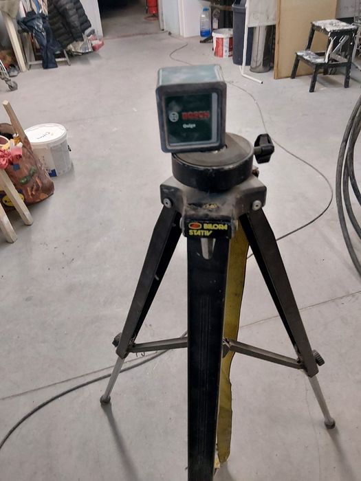 Лазерен нивелир бош със статив