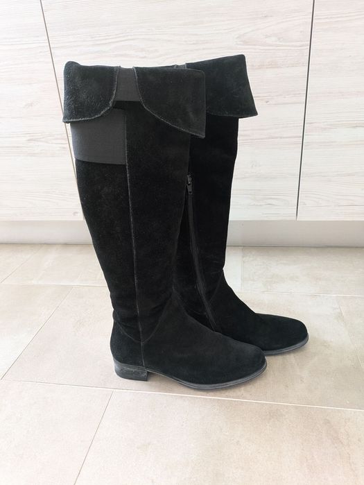 Високи ботуши от велур