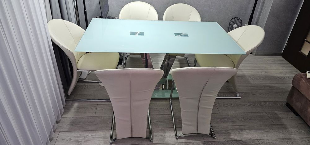 Трапезна маса с шест стола