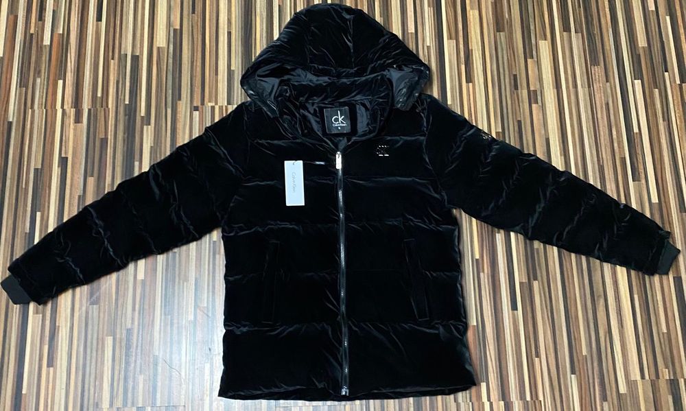 Vând geaca noua de bărbați Calvin Klein