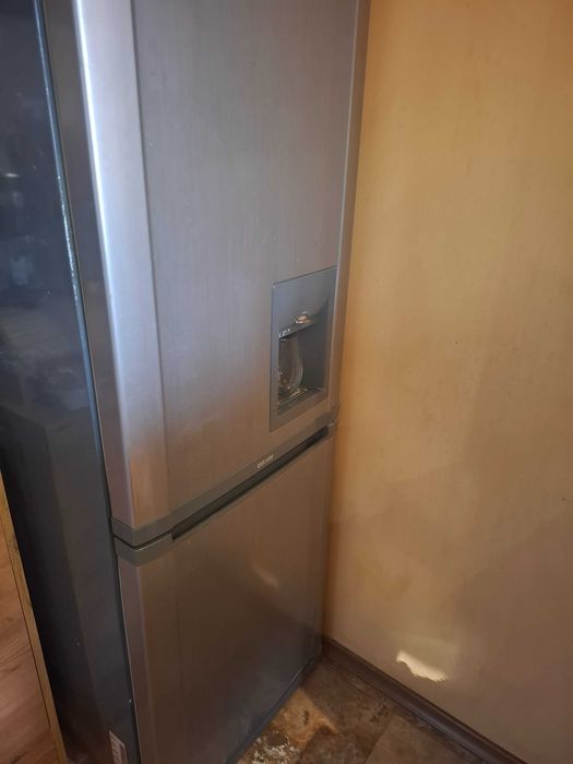 Хладилник с фризер