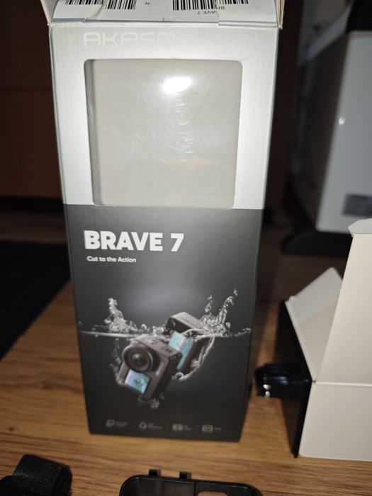 Екшън камера Akaso Brave 7 dual battery pack + пакет с всякакви приставки...
