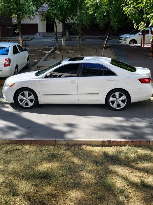 Tayota camry 40  sotiladi