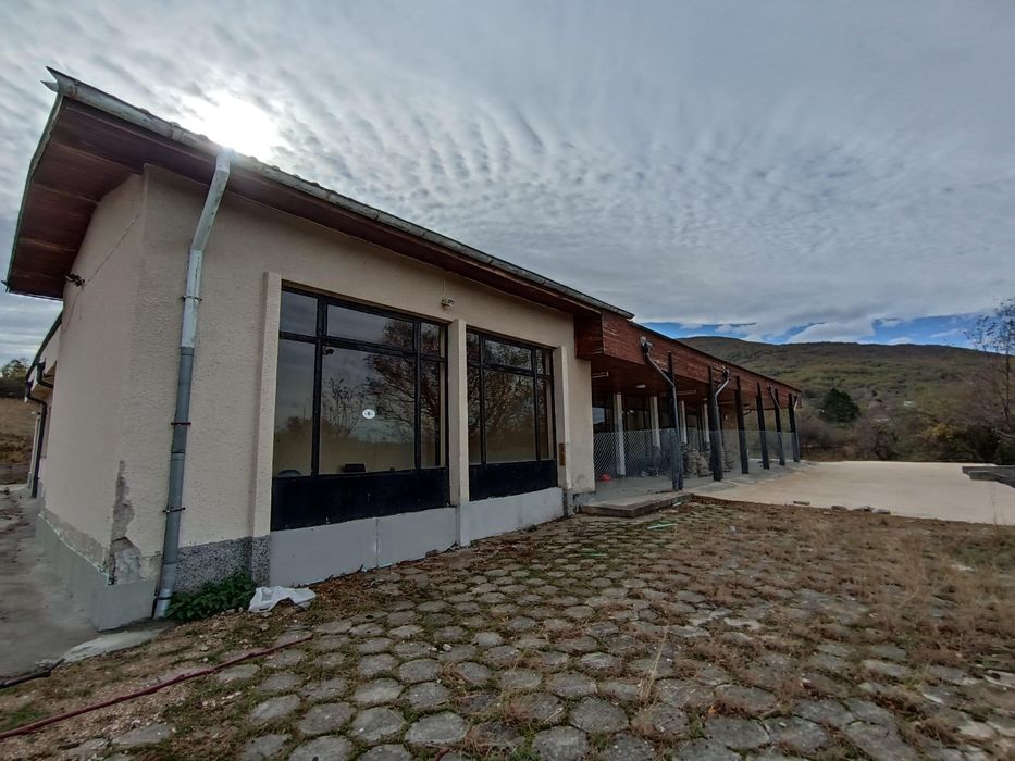 Продава се Магазин в с. Кленовик, Област Перник - 718 кв.м за 418 €/кв.м - Снимка #7