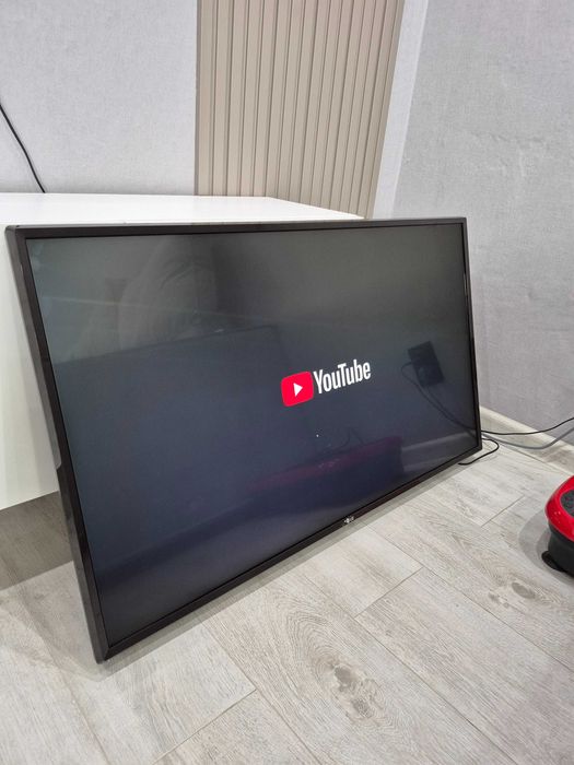 109sm 4K Smart TV Wi-Fi