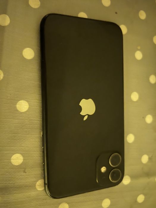 Iphone 11 cu displayul spart fara icloud pentru piese