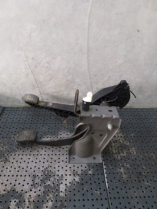 Ansamblu pedalier dacia logan ls 465106970r