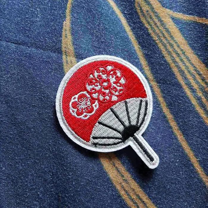 Нашивки за дрехи-рози,Attack on titan,котка,гейминг,череп,Gojo satoru