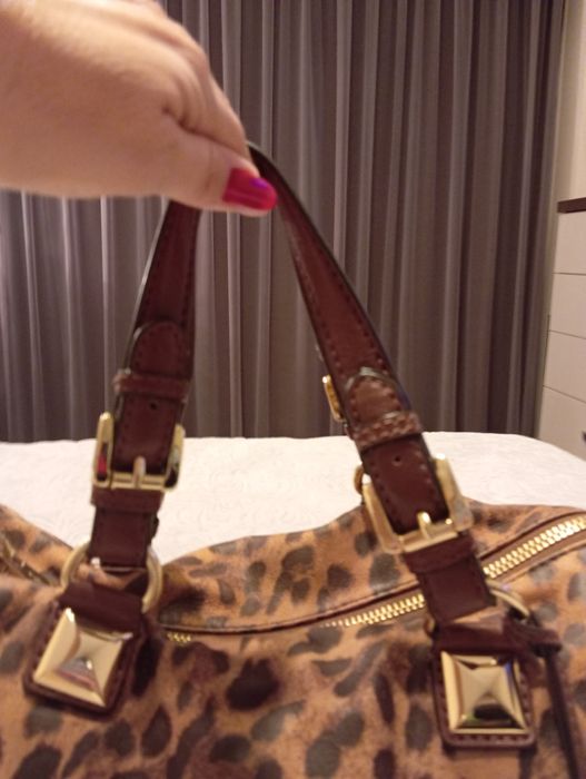 Актуална чанта, тип куфарче Michael kors