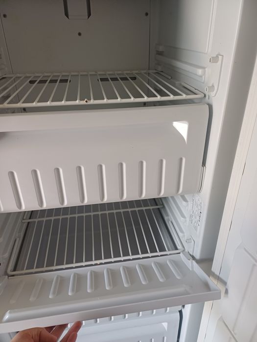 Морозильник в отличном состоянии работает