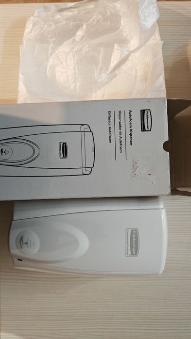 Dispenser sapun spuma AutoFoam cu senzor, 1100 ml, alb - Rubbermaid