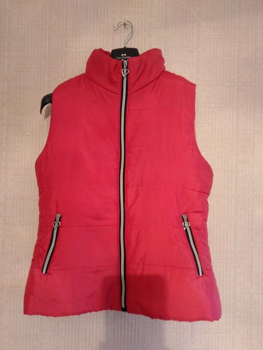 Продам женские безрукавка