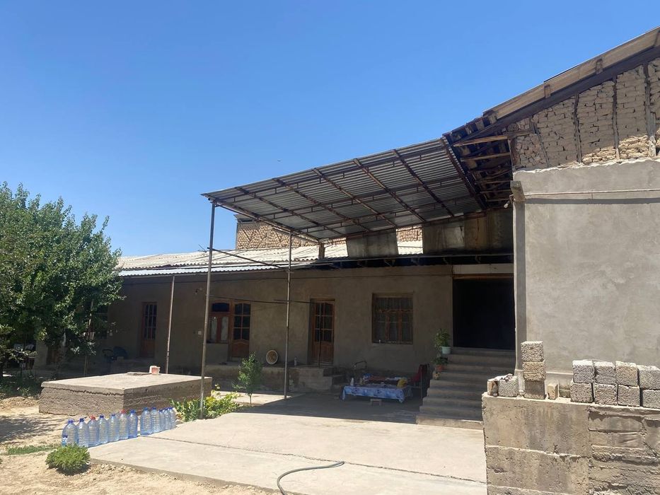 Uy sotiladi 11 sotik