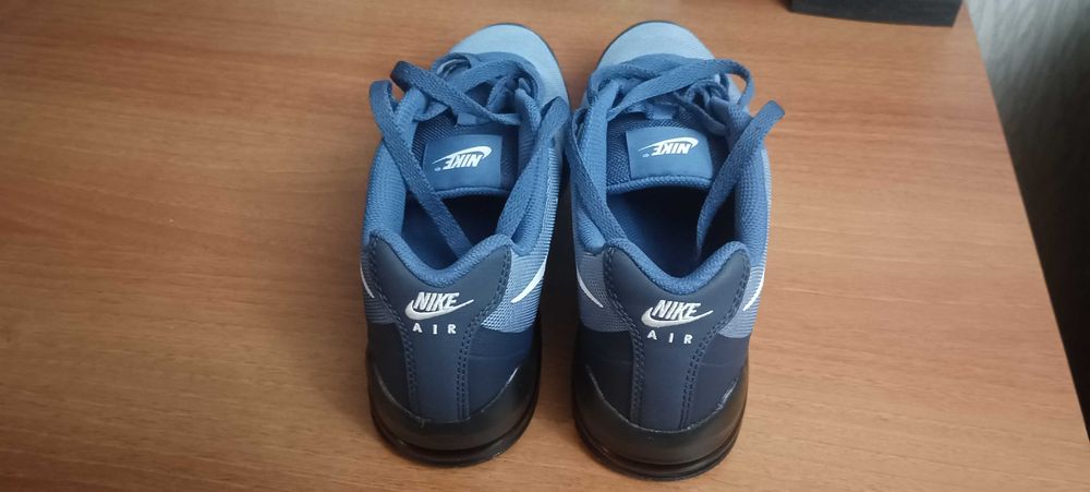 маратонки Nike Air Max Invigor