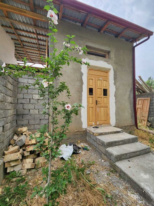 Янгибозор 5 соток земли с 2 студия-домами