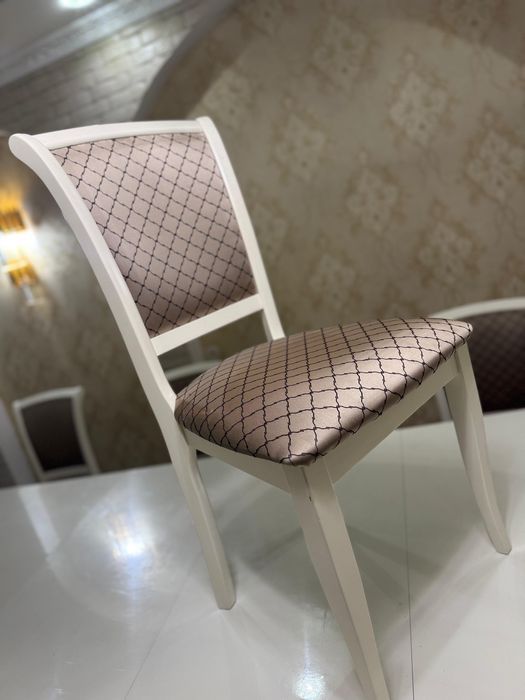 Стол со стульями