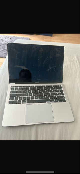 Macbook air 13 inch 8 Ram 128 Gb