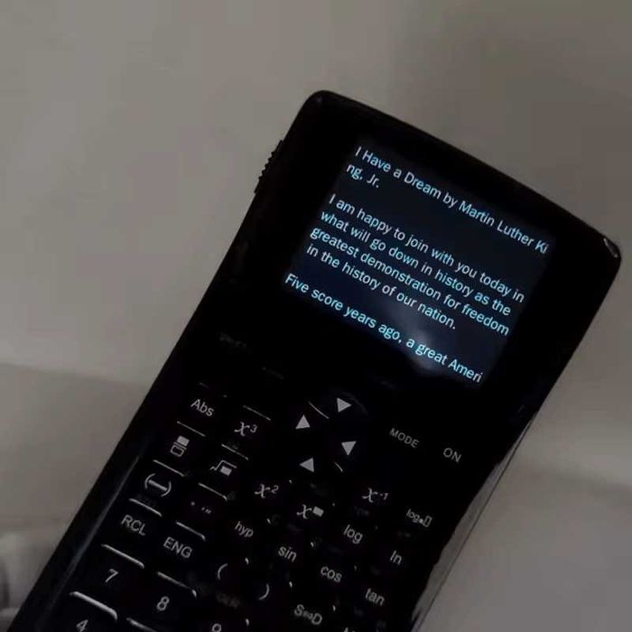 Магически калкулатор - 4GB памет, музика, видео, снимка