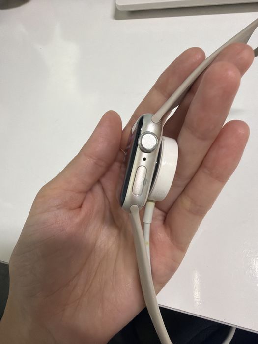 Продам Apple Watch SE 40 mm