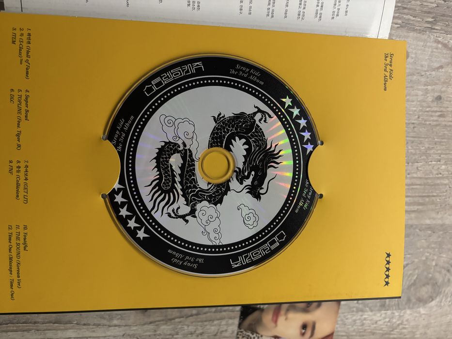 официальный k-pop альбом Stray Kids S-Class