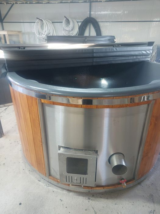 Ciubar  jacuzi de fibra de sticla cu soba integrata,în Cluj Napoca