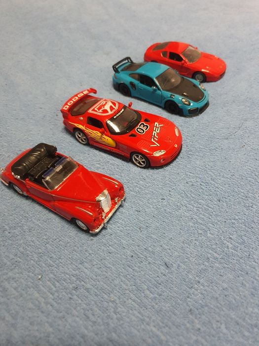 Masinute diferite firme.