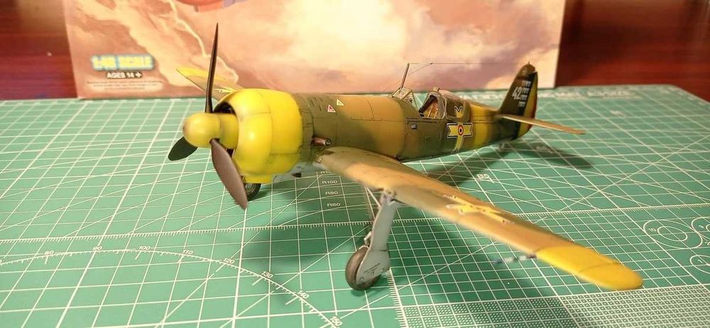 Сборная модель самолета IAR 80 (HobbyBoss, 1/48)