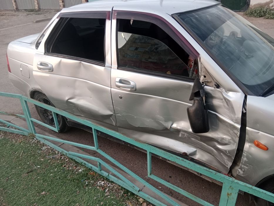 Продам приору.400000