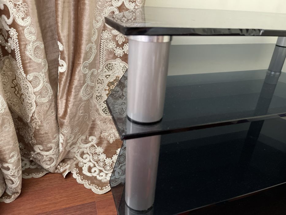 Журнальный стеклянный столик