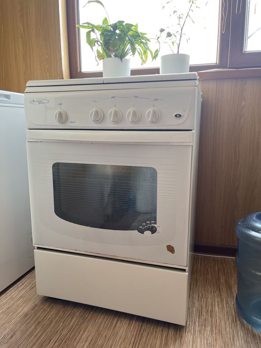 Продам газовую плиту Gefest