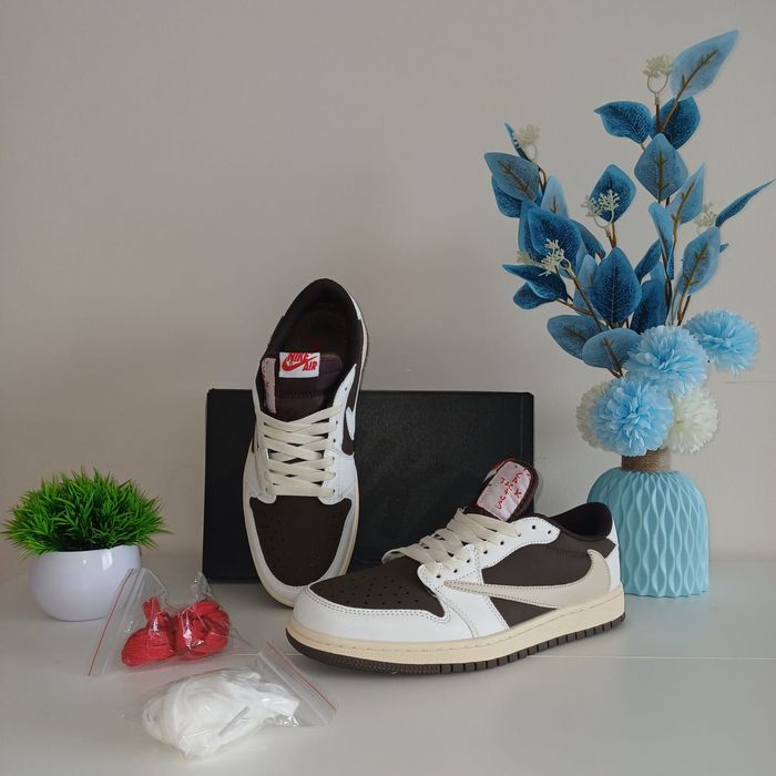 Кроссовки в LUX качестве