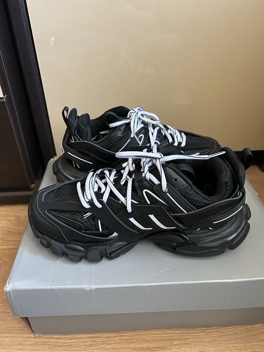 Balenciaga track