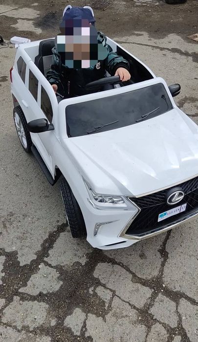 Электромобиль Лексус