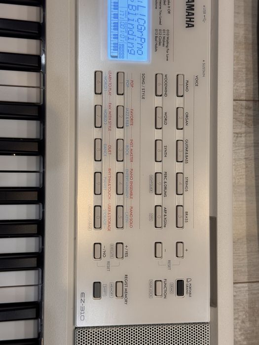YAMAHA EZ-310 Синтезатор
