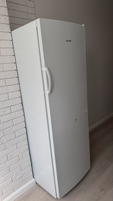 Продам Морозильник вертикальный